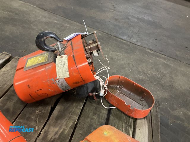 Lot 2-34924 - CM Lodestar 2-ton electric chain fall hoist for parts or repair, 120 volt single phase electric, no ...