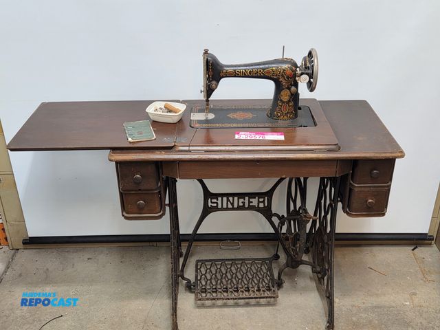 Lot 2-29576 - Antique SINGER sewing machine cabinet with model 66 machine, turns freely, with parts, manual, stand...