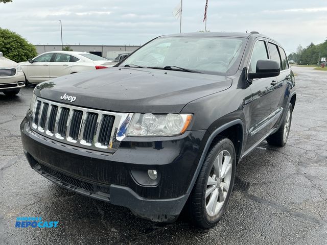 Lot 2-62611 - 2013 Jeep Grand Cherokee Laredo 4WD SUV