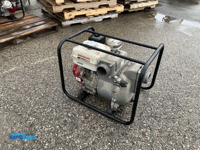 Lot 2-94807 - honda WT30X gas powered recoil start trash pump