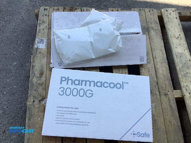 Lot 2-95986 - 2 boxes of Pharmacool 3000G reusable ice packs, 3 ice packs per box