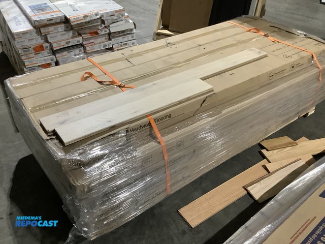 Lot 2-74531 - New Lot of (20) boxes of tongue and grove solid hardwood flooring. Each box covers 22.60 sq ft