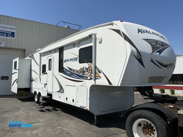 Lot 2-76203 - 2012 Keystone Avalanche 350 RB Camper Travel Trailer