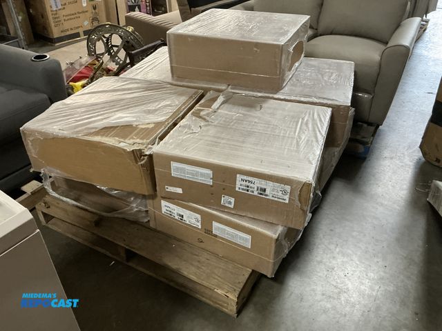 Lot 2-18932 - Skid lot of Armstrong ceiling tiles