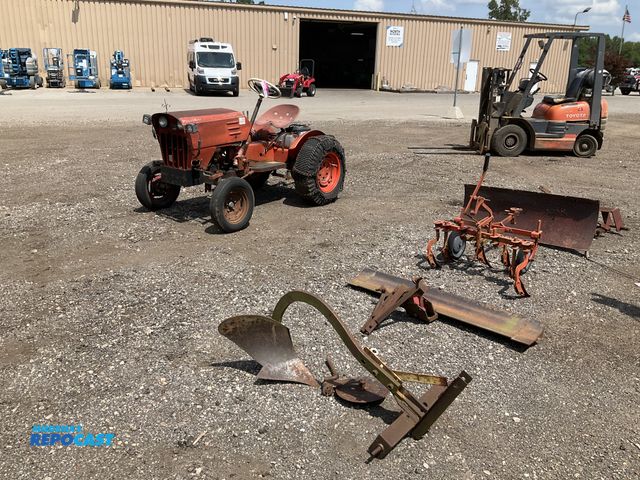 Lot 2-21292 - Power King 1614 Tractor