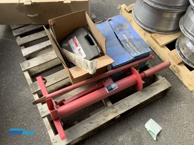 Lot 2-35015 - Lot of one PPECT3000 short/open circuit finder, a Pittsburg portable wheel balancer, a Pittsburg por...