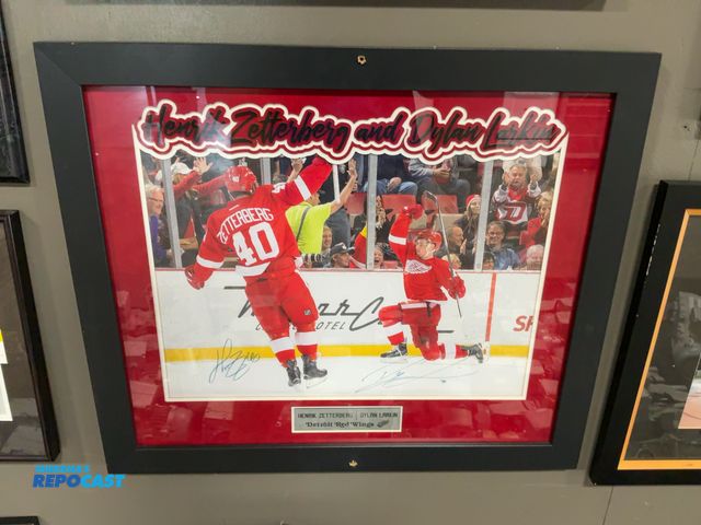 Lot 2-53302 - Framed Henrik Zetterberg and Dylan Larkin Dual-Autographed Picture