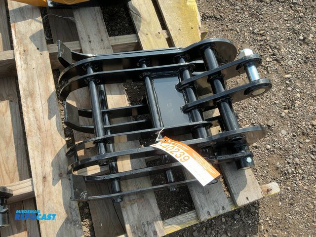 Lot 2-40239 - New SDLANCH 15” Grapple for Chinese Mini Excavator