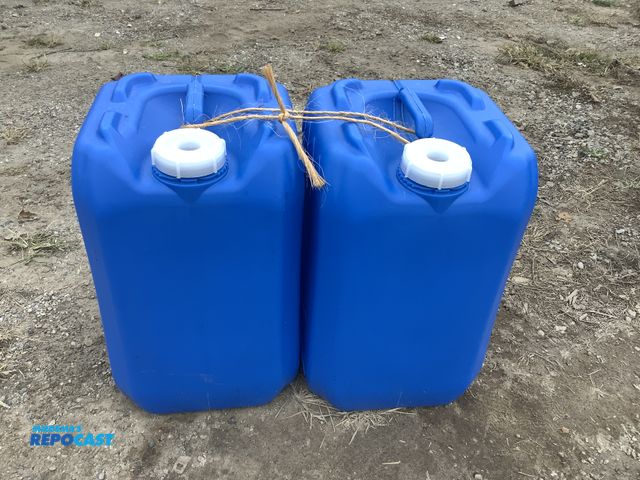 Lot 2-62988 - lot of (2) 6 gallon blue plastic container. clean inside. contained a food product