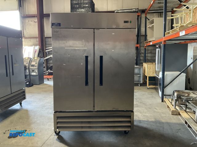 Lot 2-55042 - Arctic Air AF49EZ Stainless Steel Commercial Freezer Arctic Air model AF49EZ stainless steel 2-door ...