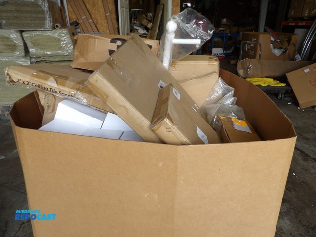 Lot 2-53290 - new Gaylord Pallet of overstock items