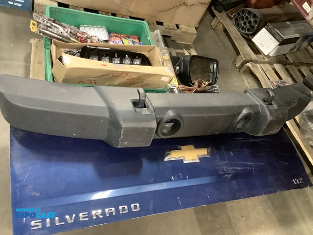 Repocast.com - Lot 2-26393 - Skid lot of variety of car parts and ...