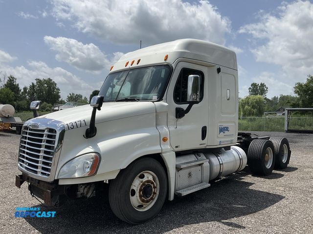 Lot 2-24656 - 2012 Freightliner Cascadia 125 Semi Truck