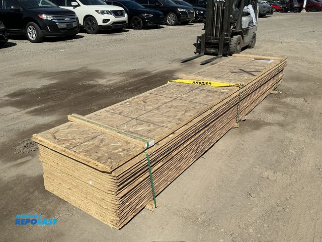 Lot 2-23058 - 24 OSB Sheets 23/32 × 23-7/8 × 63-3/8" w/15° bevel w/ 1/4" Blunt Tip