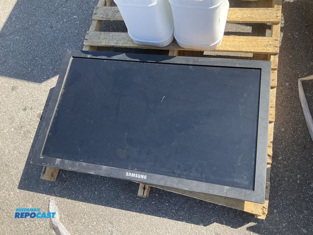 Lot 2-75117 - Samsung 400BX 38” Business Display, 100-240V, 50/60Hz, 180W, 5V Output, 1920x1080, 16:9, Model Type ...