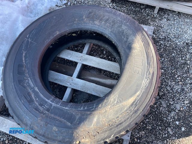 Lot 2-72685 - 1 Recapped Bridgestone 11 R 22.5 tire.