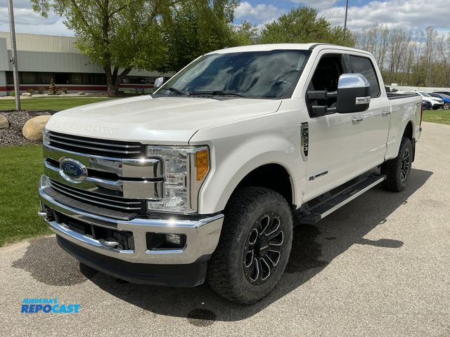 Lot 2-40824 - 2017 Ford F-250SD Lariat Crew Cab Long Box Pickup Truck 4x4
