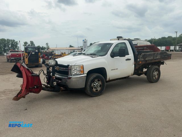 Lot 2-44688 - 2012 Chevrolet Silverado 2500 HD Regular Cab Flatbed Pickup Truck 4x4