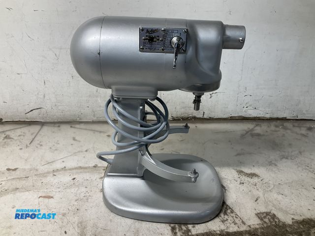 Lot 2-28811 - HOBART 5 QUART 3-SPEED COUNTERTOP COMMERCIAL MIXER. MODEL N-50.