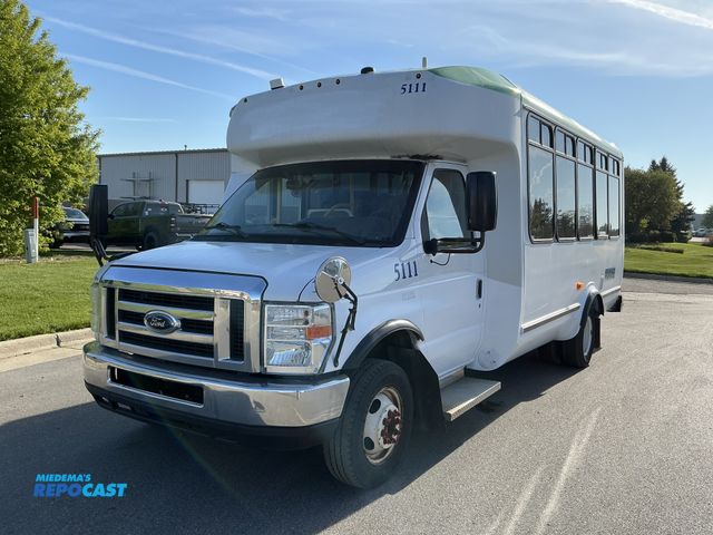 Lot 2-39601 - 2018 Ford E-450 Passenger Van RWD