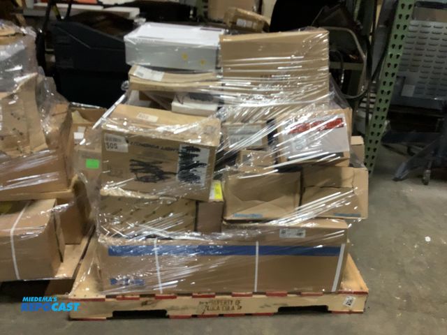 Lot 2-27126 - Skid lot of Electric Equipment including various lighting equipment/parts, circuit breakers, control...
