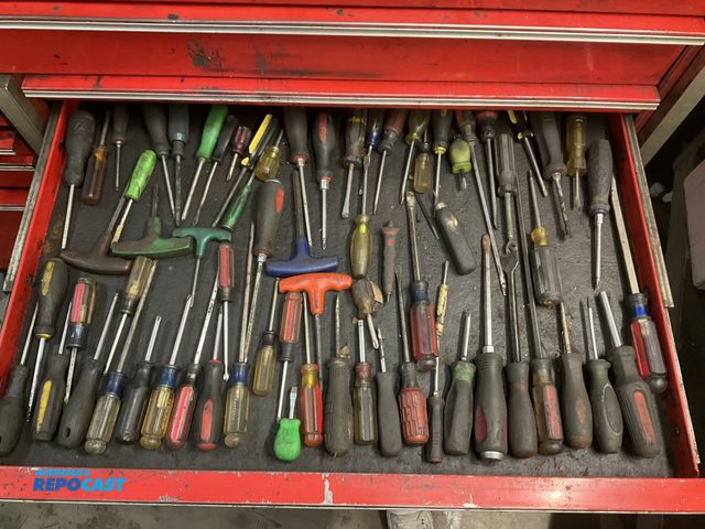 Lot 2-19537 - Lot of various screw drivers
