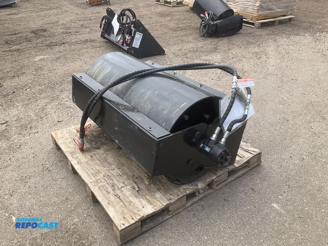 Lot 2-43431 - 2025 Future 39” mini skid steer vibratory roller attachment model FT-VR39, mini skid steer quick att...
