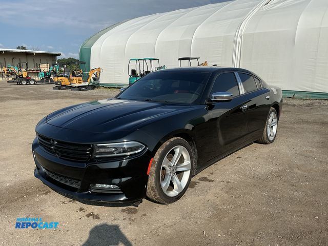 Lot 2-24868 - 2017 Dodge Charger SXT Sedan RWD