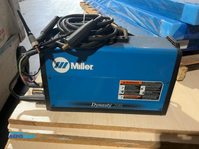 Lot 2-22614 - Miller Dynasty 200 portable AC/DC TIG and Stick inverter welder