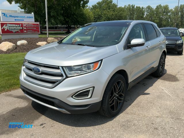 Lot 2-42071 - 2017 Ford Edge Titanium SUV AWD