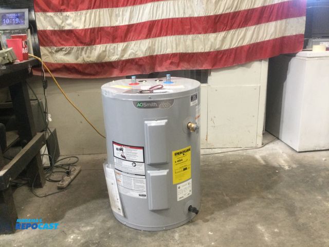 Lot 2-59200 - New Scratch & Dent Electric AO Smith signature 100 Hot water Heater scratch and dent
38 gallon