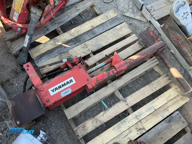 Lot 2-69007 - Yanmar YLS 21 Hydraulic Powered Point Hitch Log Splitter Attachment, 3 pt model color: red