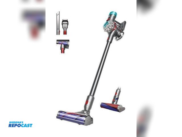 Lot 2-76922 - Dyson v8 cordless stick vacuum silver up to 40 minutes cordless power