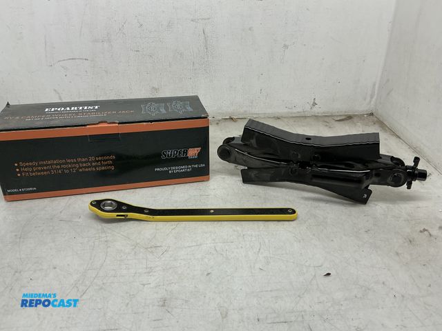 Lot 2-93352 - Lot of (3) Epoarist RV and Camper z wheel Stabilizer Jacks with (2) Crank Handles