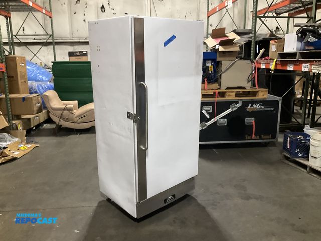Lot 2-71764 - Arctic air F22CWF2 Commercial Freezer White 1 door freezer with wheels 32” x 29” x 73”