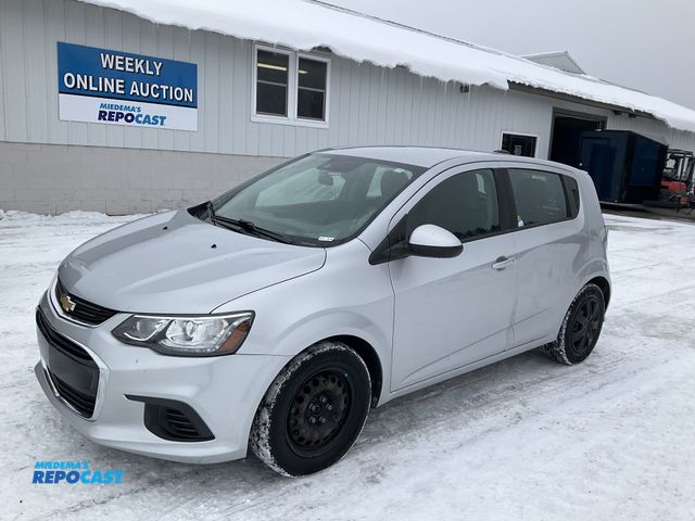 Lot 2-60787 - 2020 Chevrolet Sonic LT Hatchback FWD