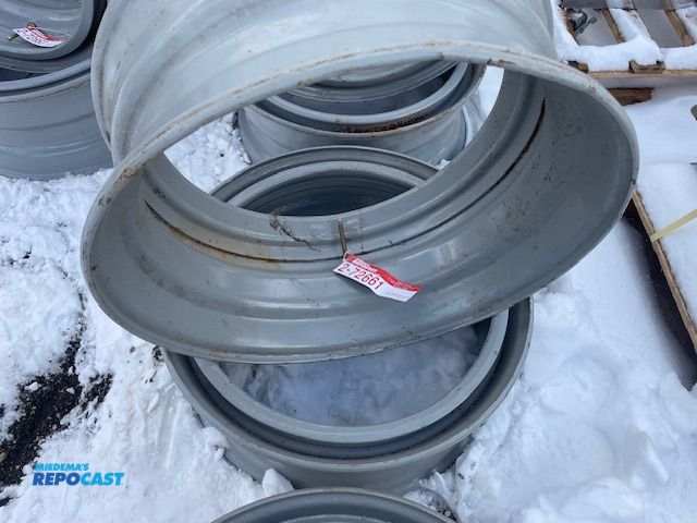 Lot 2-72661 - 2 2 Refurbished 22.5 Dayton rims.