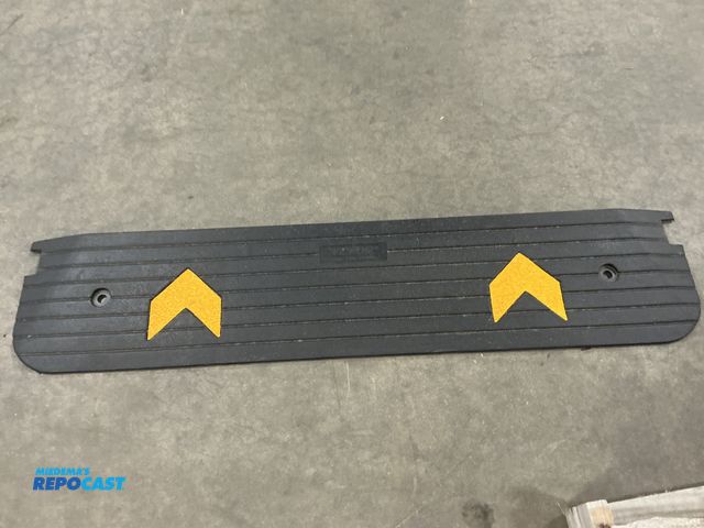 Lot 2-76928 - Lot of (2) Vevor black and gold curb ramps model KR-09 height is 1” x 45” x 10”