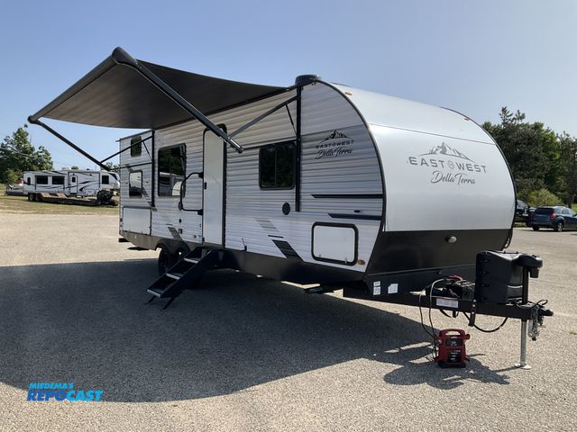 Lot 2-61888 - 2022 Forest River DELLA TERRA 250 BH Camper Travel Trailer