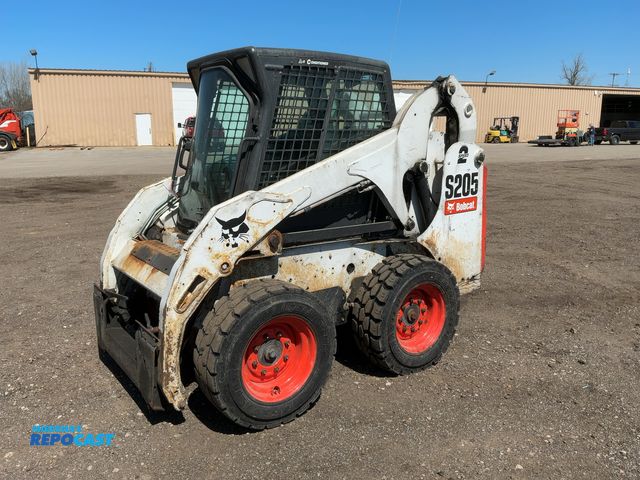 Lot 2-43122 - 2009 Bobcat S205 Compact Skid Steer Loader