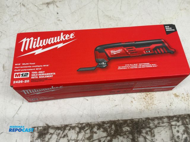 Lot 2-96898 - Milwaukee M12 12V Lithium-lon Cordless Oscillating Multi-Tool (Tool-Only) -