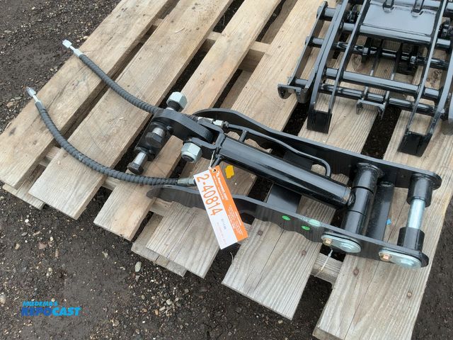 Lot 2-40814 - New Hydraulic Thumb Attachment for Chinese Mini Excavator