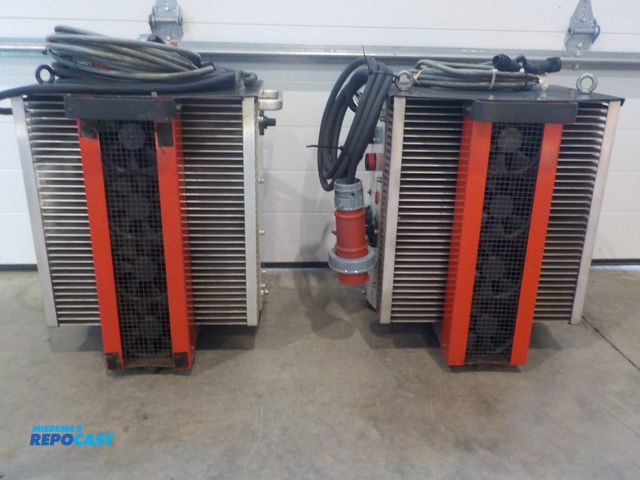 Lot 2-30261 - Lot of (2) industrial LEIPOLD welders. Model SLQ5. Power cord. Rolling castors. No welding leads.