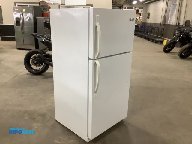 Lot 2-92371 - Frigidaire Prt15g4jw4 Refrigerator/Freezer White