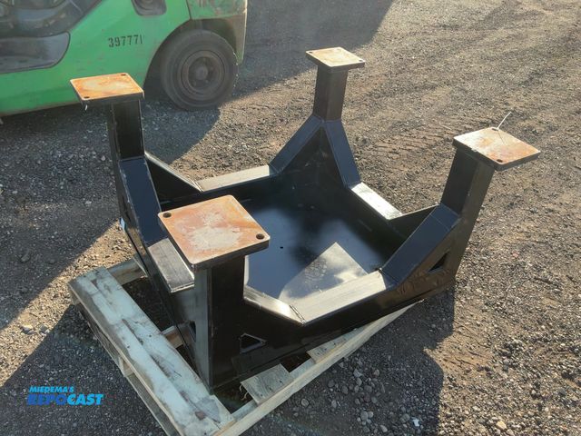 Repocast.com - Lot 2-20204 - Heavy Duty Steel Stand, approx. 1-1/8 ...
