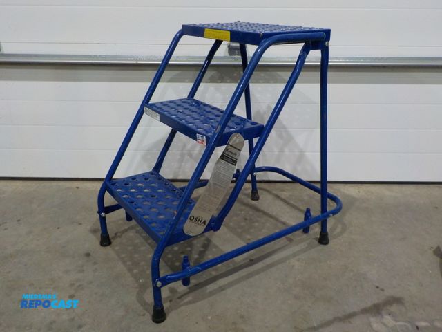 Lot 2-72959 - Louisville 3-Step Ladder