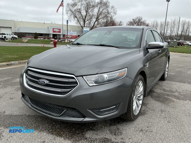 Lot 2-93008 - 2017 Ford Taurus Limited Sedan FWD