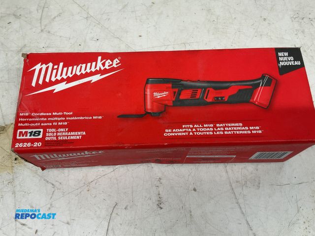 Lot 2-96601 - Milwaukee M18 18V Lithium-lon Cordless Oscillating Multi-Tool (Tool-Only)