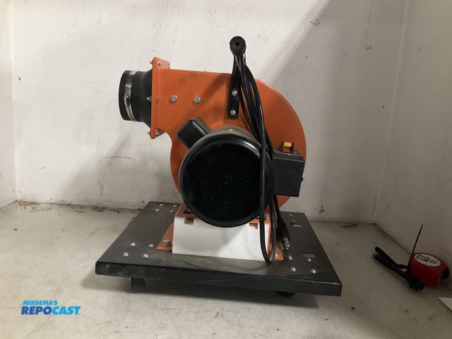 Lot 2-10991 - Wen DC3474 Dust Collector