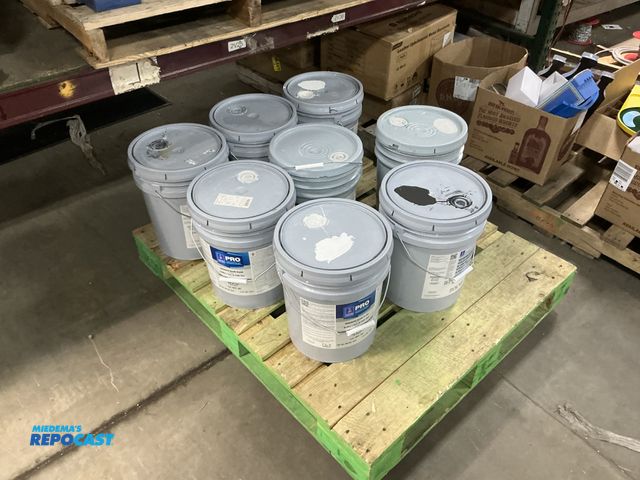 Lot 2-95905 - 8-5 GAL BUCKET SHERWIN WILLIAMS DRY FALL PAINT, VARIOUS COLORS - NEW